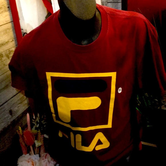 Maroon vintage Fila tee - Picture 1 of 1